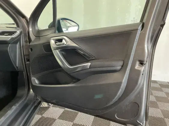 PEUGEOT 2008 - voiture d'occasion - Photo 20