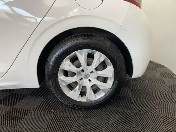 PEUGEOT 208 - voiture d'occasion - Photo 23