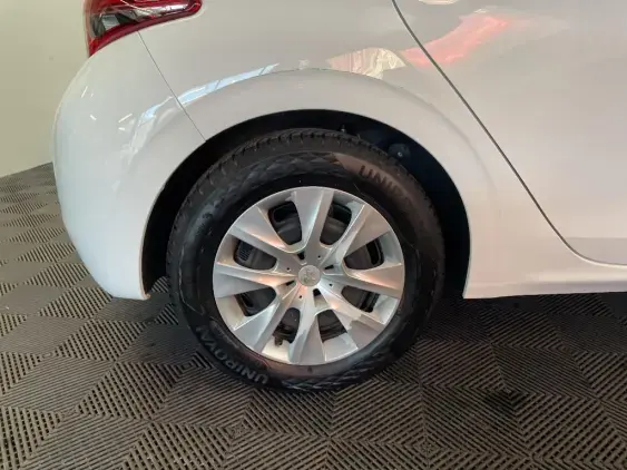 PEUGEOT 208 - voiture d'occasion - Photo 24