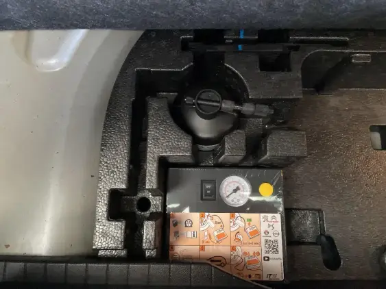 PEUGEOT 2008 ELECTRIQUE II - voiture d'occasion - Photo 17