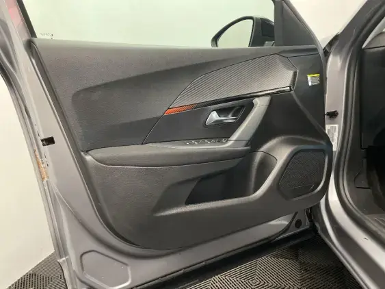 PEUGEOT 2008 ELECTRIQUE II - voiture d'occasion - Photo 19