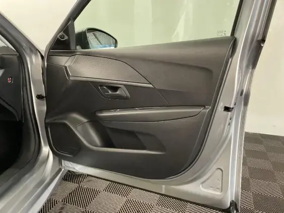 PEUGEOT 208 BUSINESS R II - voiture d'occasion - Photo 19