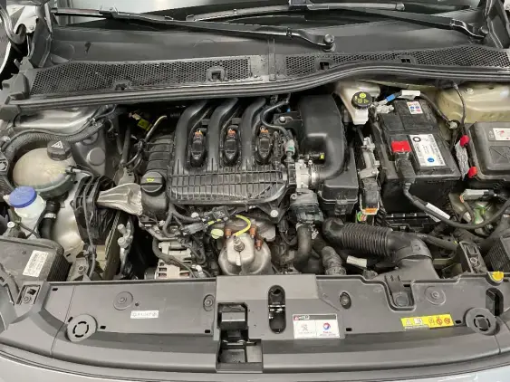 PEUGEOT 208 BUSINESS R II - voiture d'occasion - Photo 20