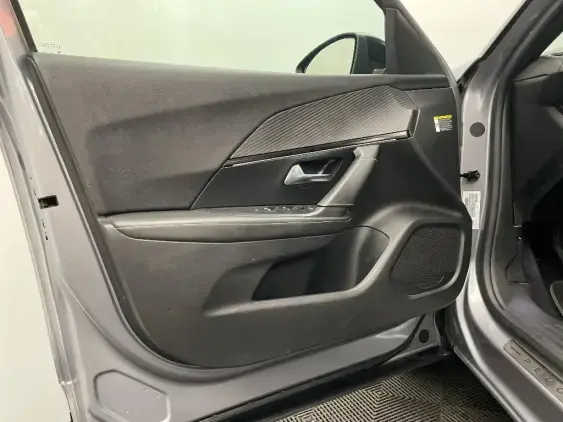 PEUGEOT 2008 II - voiture d'occasion - Photo 19