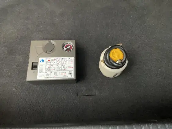 PEUGEOT 208 BUSINESS R II - voiture d'occasion - Photo 17