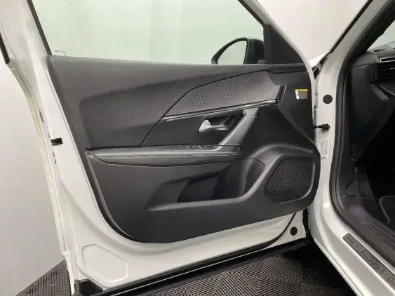 PEUGEOT 2008 II - voiture d'occasion - Photo 19