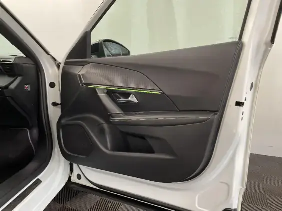 PEUGEOT 2008 II - voiture d'occasion - Photo 20