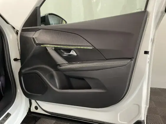 PEUGEOT 2008 II - voiture d'occasion - Photo 20