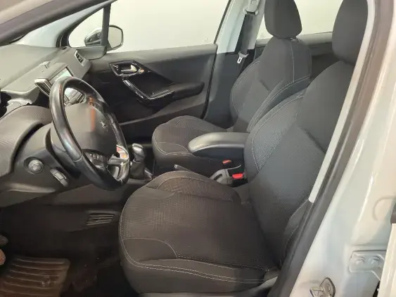 PEUGEOT 208 - voiture d'occasion - Photo 18