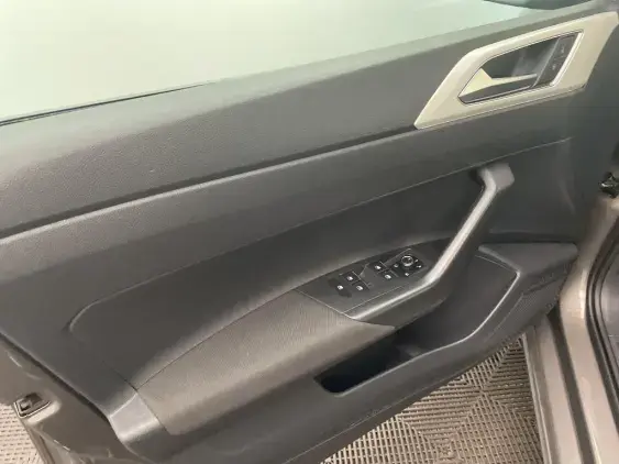VOLKSWAGEN POLO VI - voiture d'occasion - Photo 19