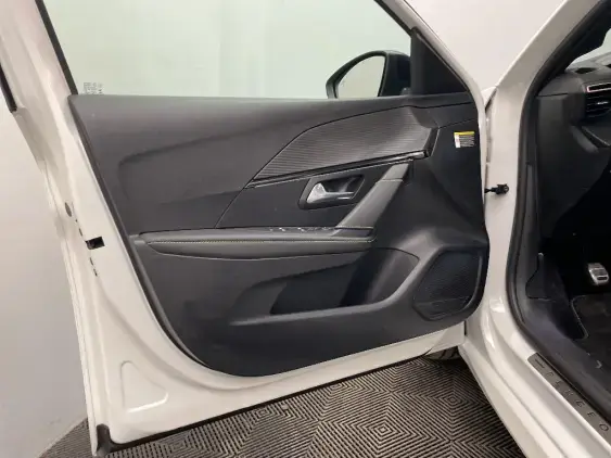 PEUGEOT 208 II - voiture d'occasion - Photo 19