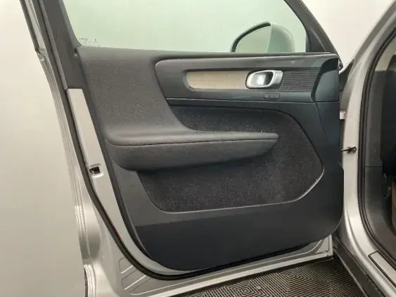 VOLVO XC40 - voiture d'occasion - Photo 19