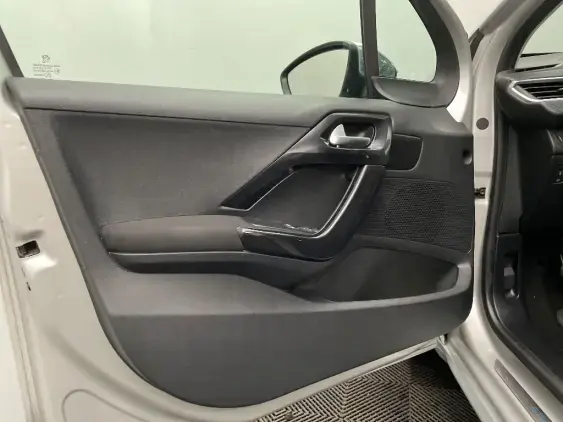 PEUGEOT 208 - voiture d'occasion - Photo 19