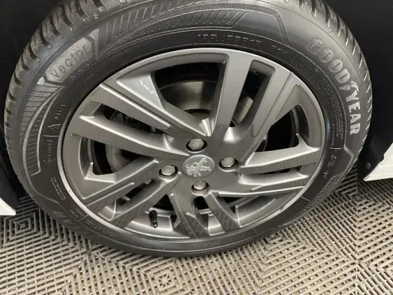 PEUGEOT 208 II - voiture d'occasion - Photo 23