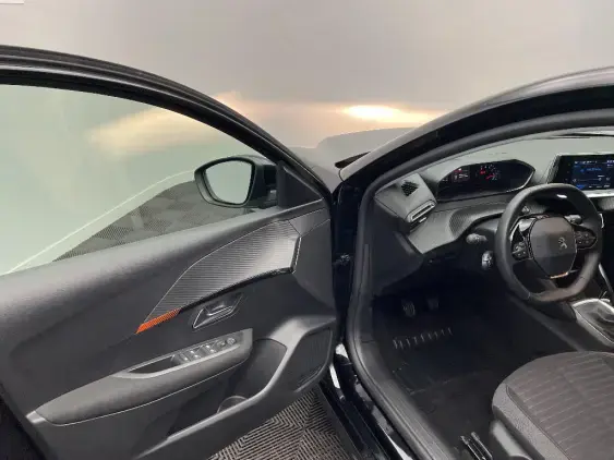 PEUGEOT 208 BUSINESS R II - voiture d'occasion - Photo 19