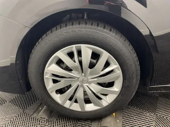 PEUGEOT 208 BUSINESS R II - voiture d'occasion - Photo 21