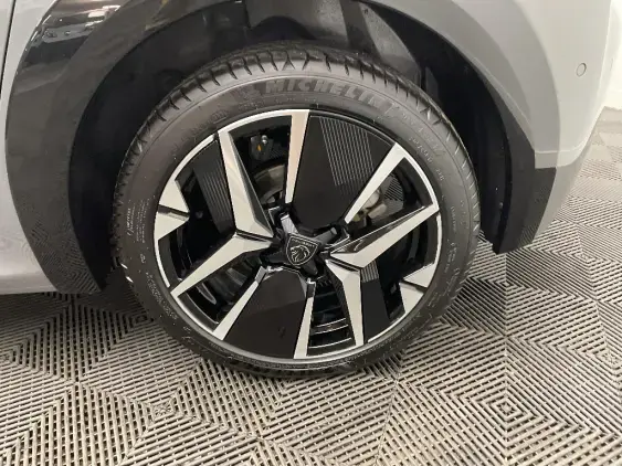 PEUGEOT 208 BUSINESS R II - voiture d'occasion - Photo 24