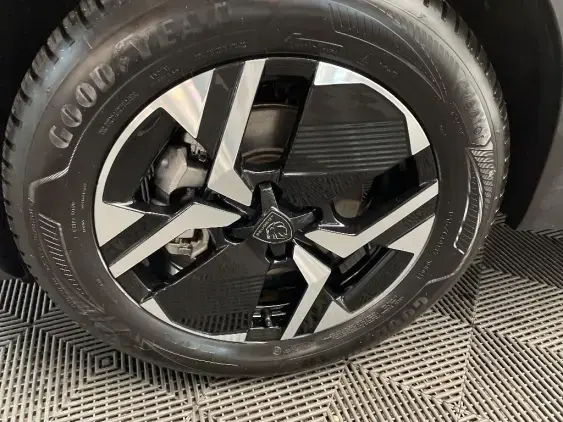 PEUGEOT 2008 II - voiture d'occasion - Photo 23