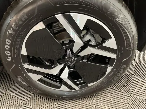 PEUGEOT 2008 II - voiture d'occasion - Photo 24