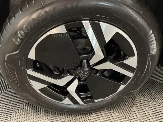 PEUGEOT 2008 II - voiture d'occasion - Photo 25