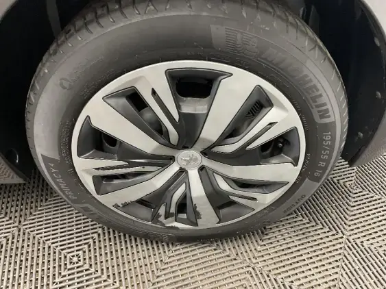 PEUGEOT 208 II - voiture d'occasion - Photo 24