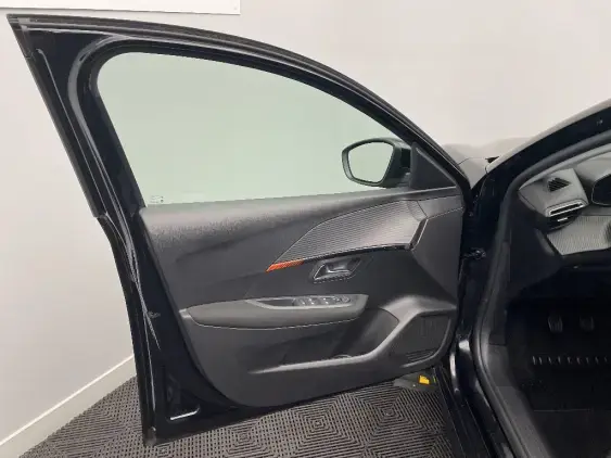 PEUGEOT 208 BUSINESS R II - voiture d'occasion - Photo 18