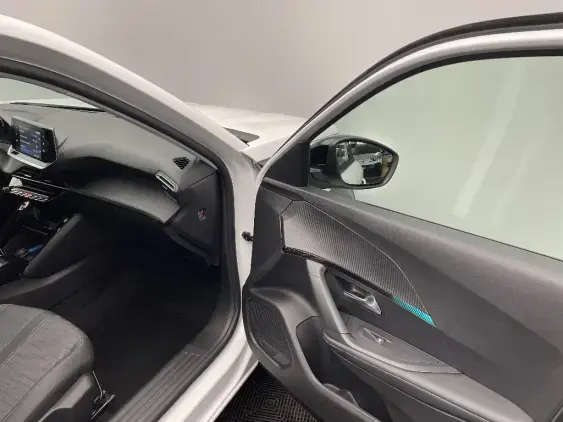 PEUGEOT 2008 II - voiture d'occasion - Photo 20