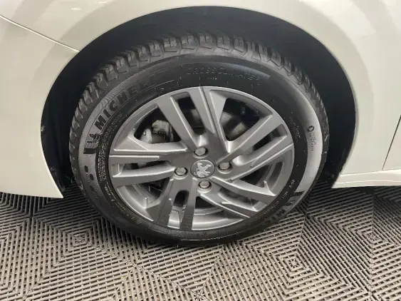 PEUGEOT 208 BUSINESS R II - voiture d'occasion - Photo 23