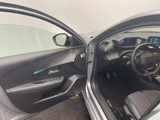 PEUGEOT 208 BUSINESS R II - voiture d'occasion - Photo 19