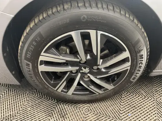 PEUGEOT 208 BUSINESS R II - voiture d'occasion - Photo 23