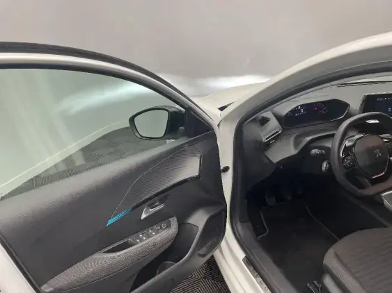 PEUGEOT 208 BUSINESS R II - voiture d'occasion - Photo 19