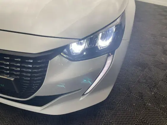 PEUGEOT 208 BUSINESS R II - voiture d'occasion - Photo 22