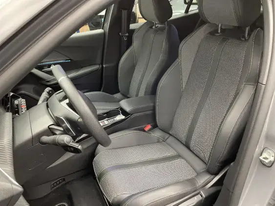 PEUGEOT 2008 II - voiture d'occasion - Photo 18