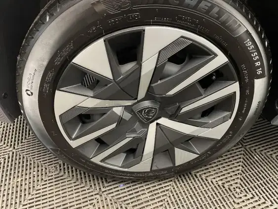 PEUGEOT 208 II - voiture d'occasion - Photo 25