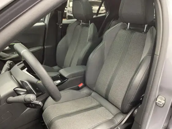 PEUGEOT 2008 II - voiture d'occasion - Photo 18