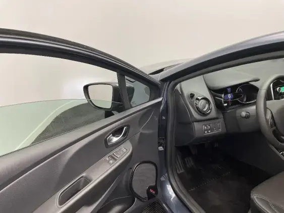 RENAULT CLIO IV - voiture d'occasion - Photo 19