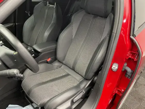 PEUGEOT 2008 II - voiture d'occasion - Photo 18