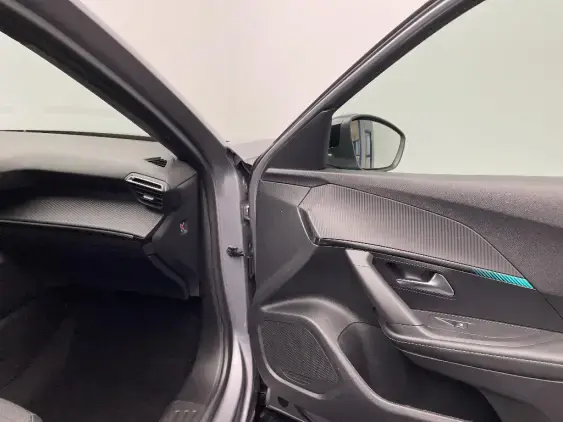 PEUGEOT 2008 II - voiture d'occasion - Photo 20