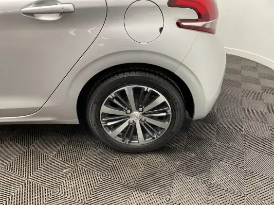 PEUGEOT 208 - voiture d'occasion - Photo 23