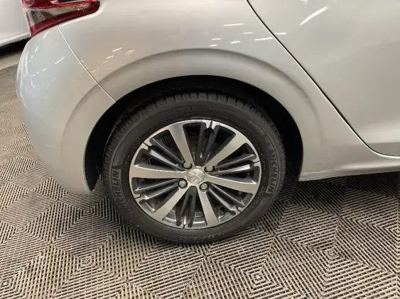 PEUGEOT 208 - voiture d'occasion - Photo 24