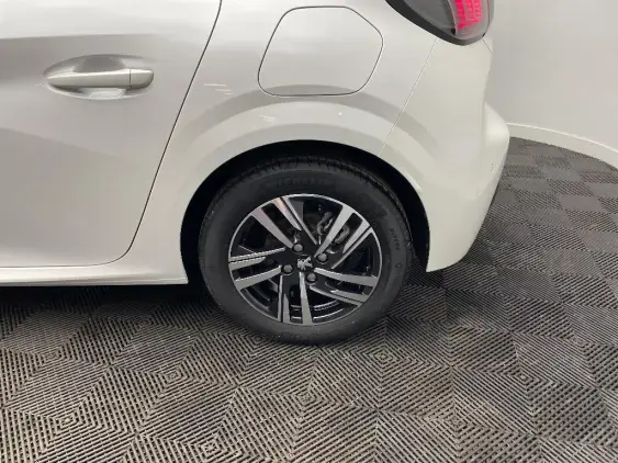 PEUGEOT 208 BUSINESS R II - voiture d'occasion - Photo 24