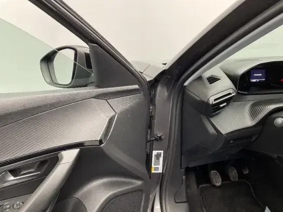 PEUGEOT 2008 II - voiture d'occasion - Photo 19