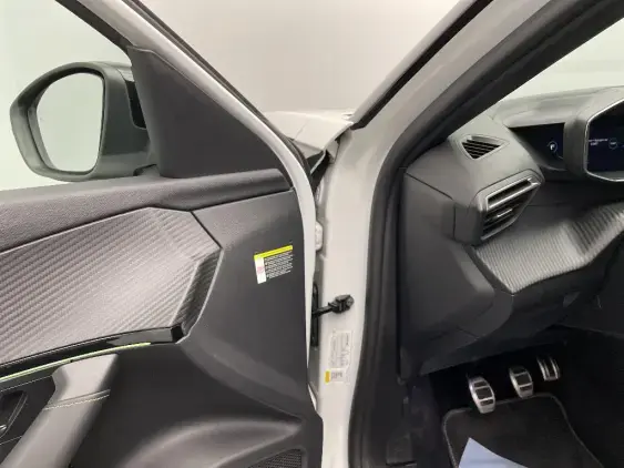 PEUGEOT 2008 II - voiture d'occasion - Photo 19