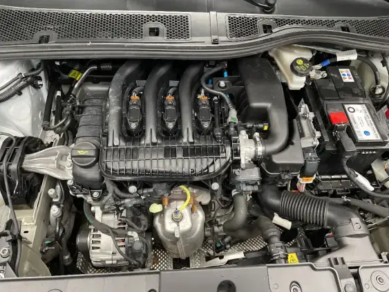 PEUGEOT 208 BUSINESS R II - voiture d'occasion - Photo 19