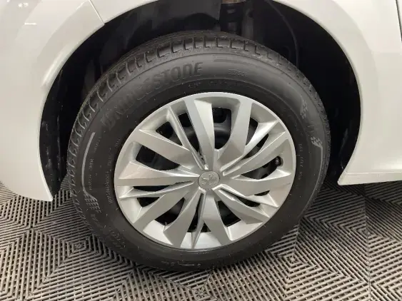 PEUGEOT 208 BUSINESS R II - voiture d'occasion - Photo 23