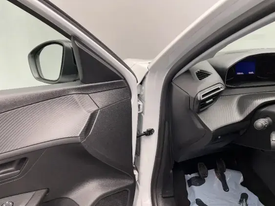 PEUGEOT 208 BUSINESS R II - voiture d'occasion - Photo 19