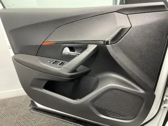 PEUGEOT 2008 II - voiture d'occasion - Photo 19