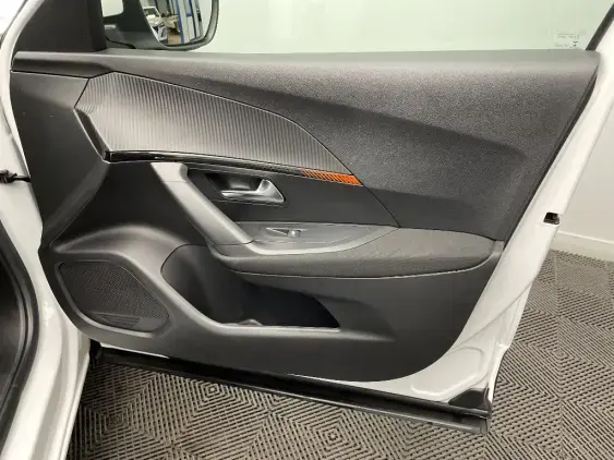 PEUGEOT 2008 II - voiture d'occasion - Photo 20