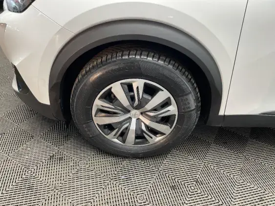 PEUGEOT 2008 II - voiture d'occasion - Photo 23