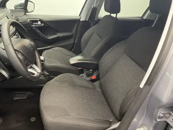 PEUGEOT 208 - voiture d'occasion - Photo 18